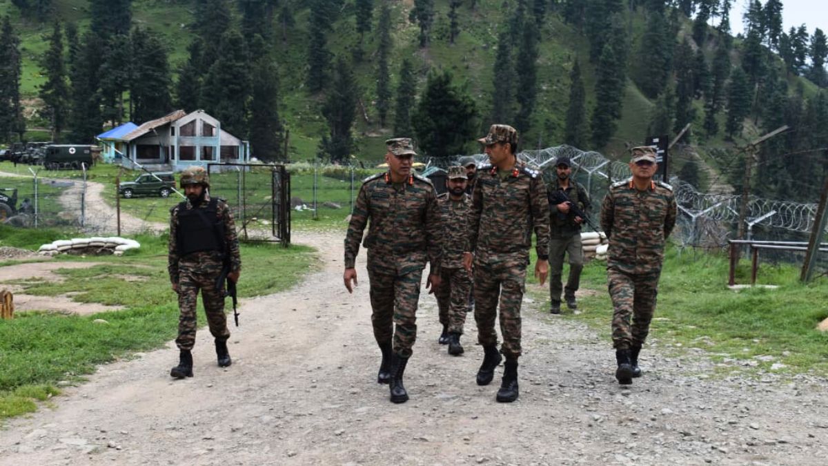 Two Terrorists Killed As Forces Foil Infiltration Bid in Kupwara; Suspected Pak Drone Seen In Samba