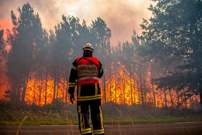 More than 300,000 flee wildfires raging across France and Spain