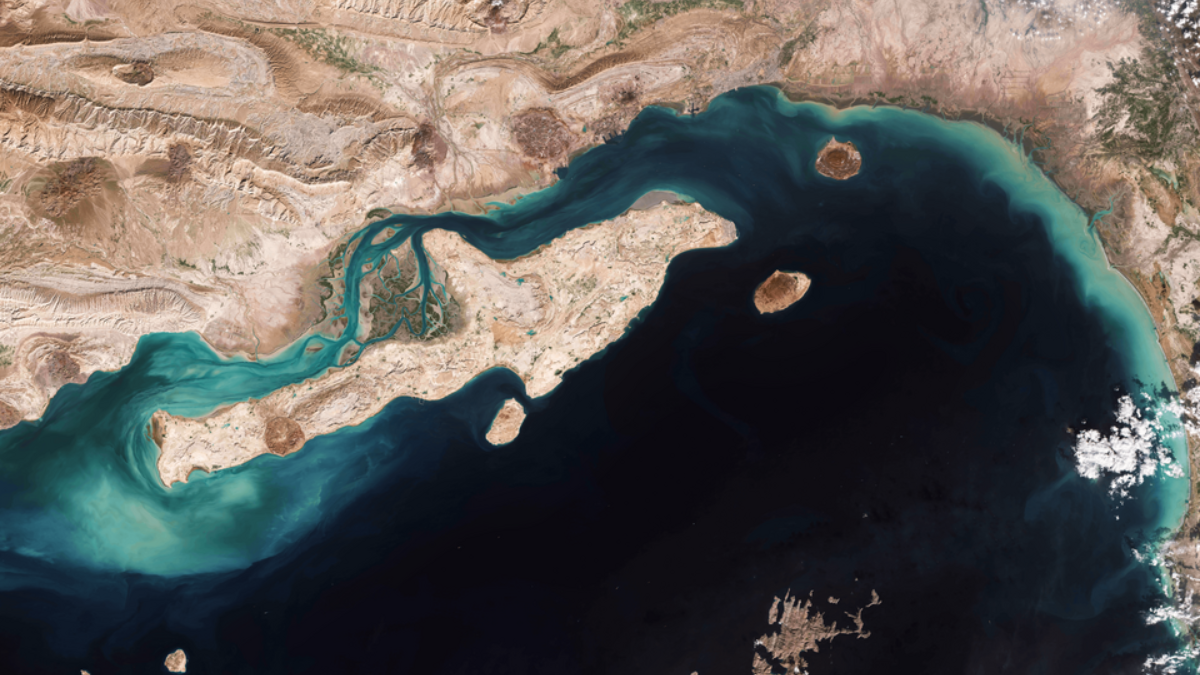 US-Iran conflict widens as Tehran claims strikes on US bases, Hormuz tensions escalate