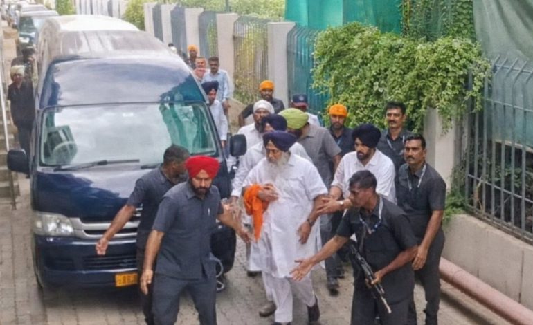 Sukhbir Singh Badal attacked with kirpan at Nanded gurdwara, police probe motive