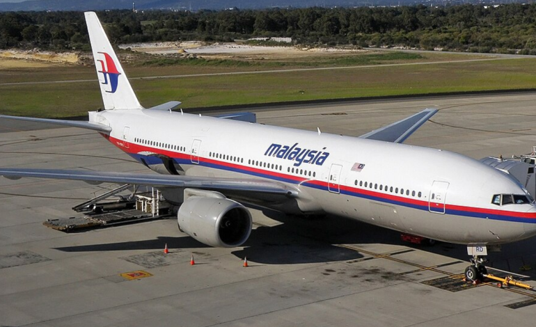 With pilot distracted by laser beam, Malaysia Airlines flight with 159 passengers forced to circle before landing in Kolkata