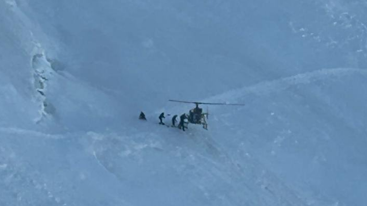 Indian Army’s daring Nun Kun rescue at 18,600 feet goes viral, one-skid landing draws praise