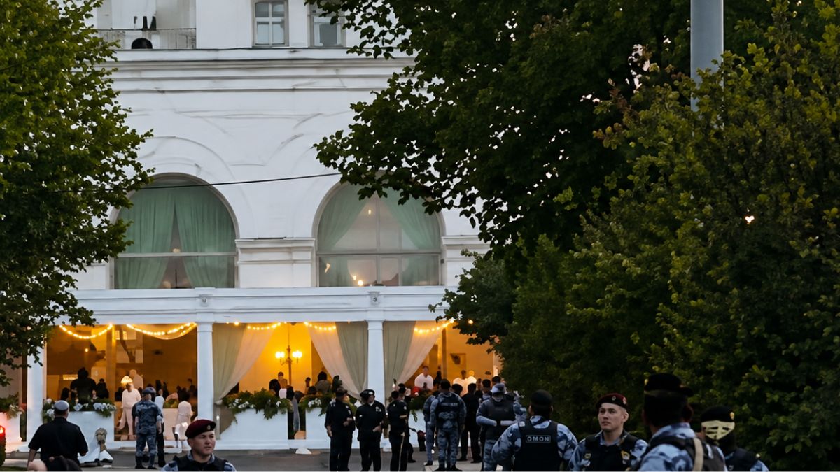 Three killed, 21 injured in Moscow restaurant bombing, reports suggest military gathering may have been target