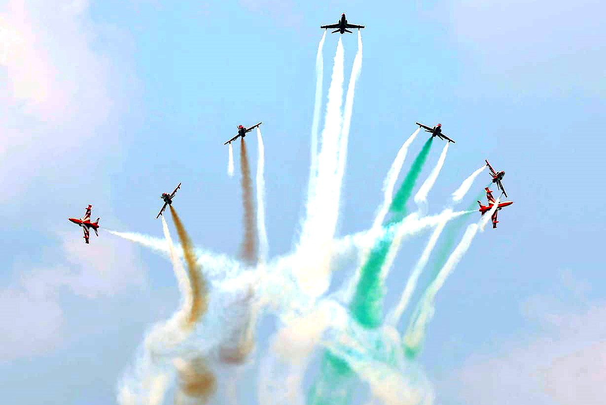 IAF’s Suryakiran team draws over one lakh spectators at maiden Meerut air show