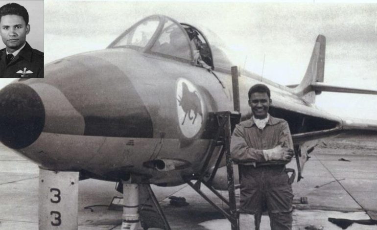 Who was Flight Lieutenant Alfred Tyrone Cooke, the Vir Chakra pilot who fought PAF Sabres over Kalaikunda?