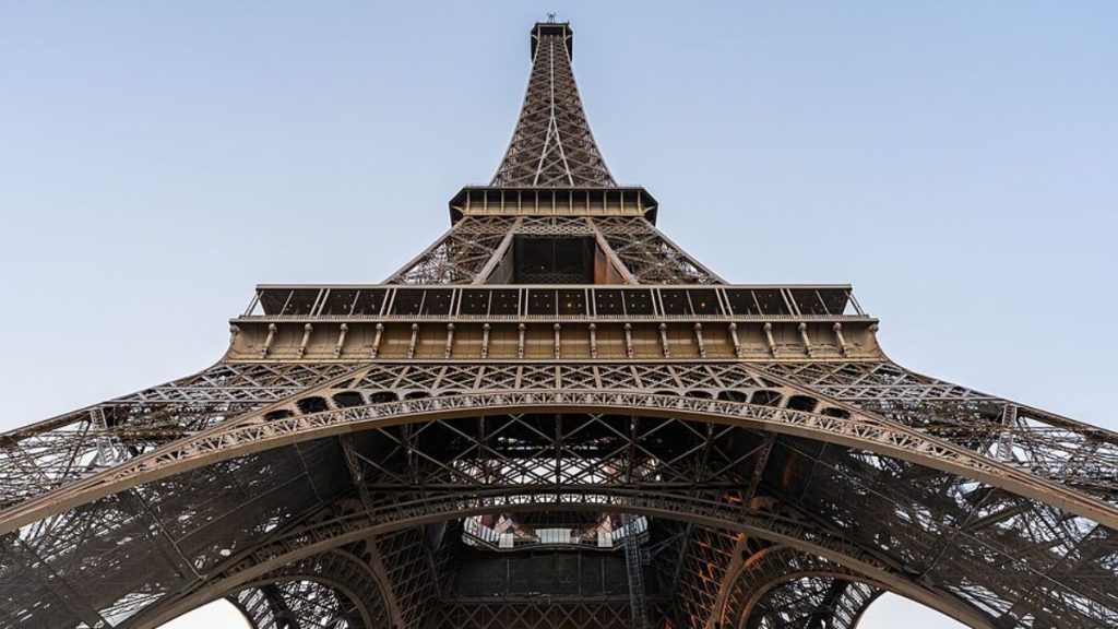 Eiffel Tower Paris, Eiffel Tower BAPS controversy, Eiffel Tower female staff exclusion, SETE investigation, Patrick Branco Ruivo, Eiffel Tower operator, Paris landmark controversy.