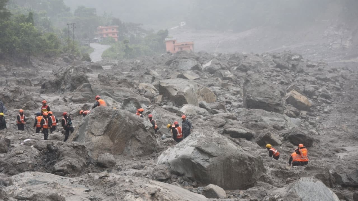 Nepal flood death toll crosses 1,000 as rescuers race to find 4,000 missing