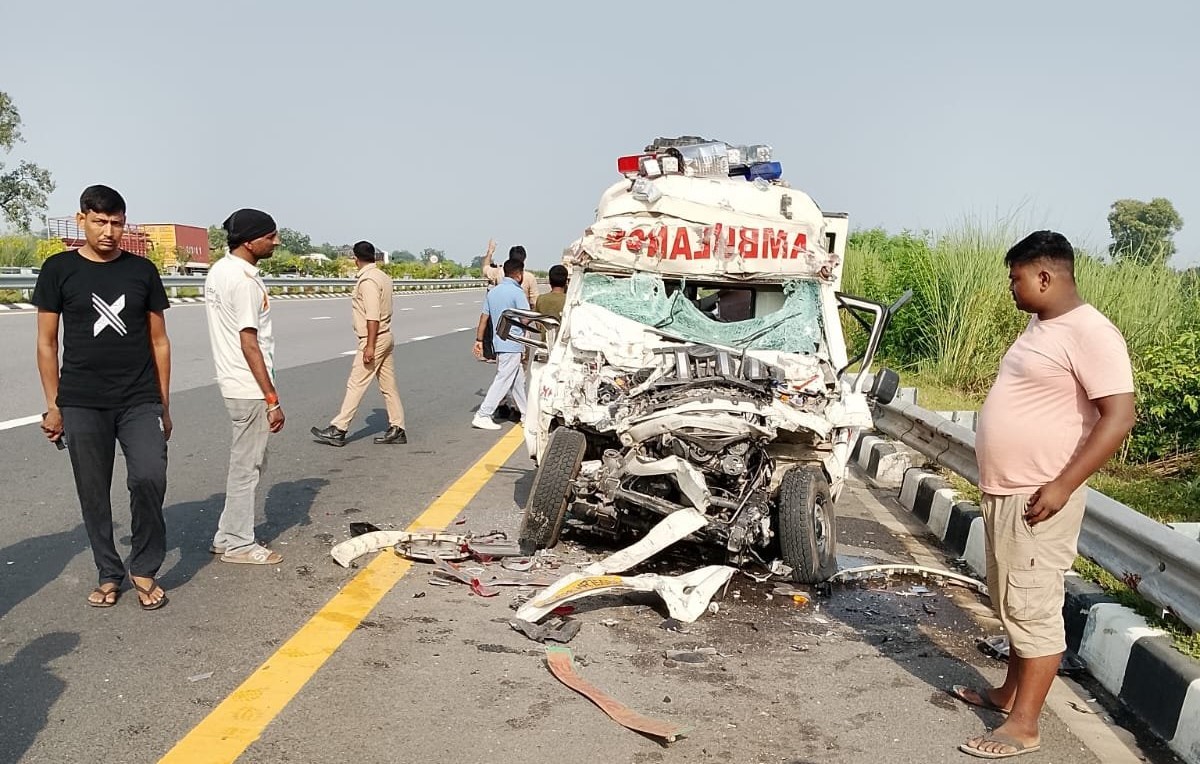 Soldier’s final journey ends in tragedy: Four killed in Purvanchal Expressway ambulance crash