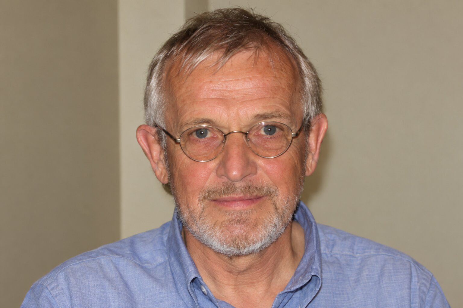 Francis Halzen wins Nobel physics prize for catching cosmic ‘ghost particles’ beneath Antarctic ice