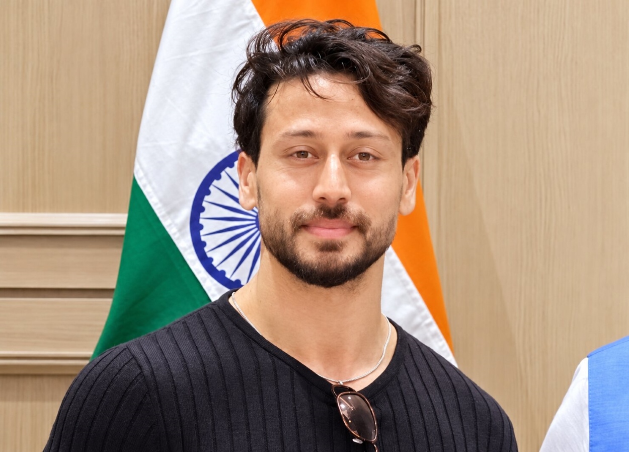 Actor Tiger Shroff escapes Juhu shooting, driver and bystander injured