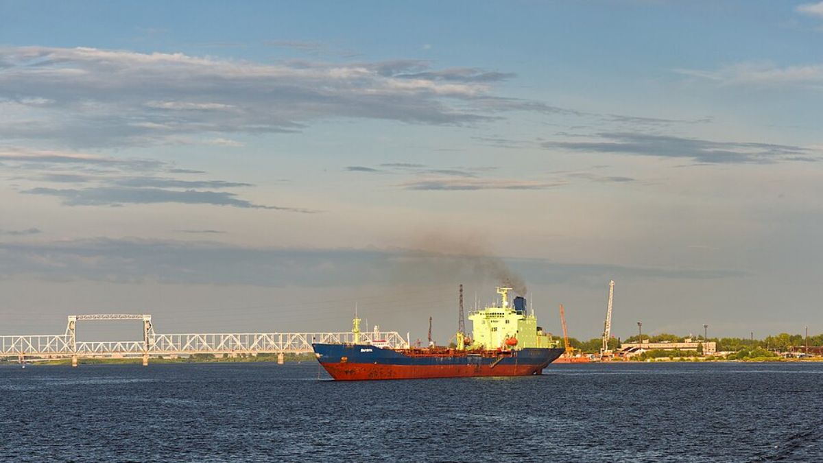 First Russian diesel tanker sails after US eases sanctions, expected to reach US port