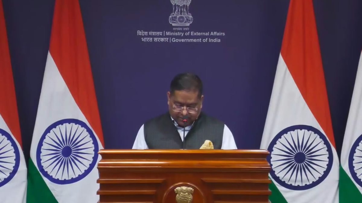 India defends Indian professionals in US after Vance remarks, warns of green card fallout