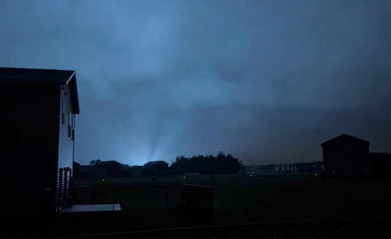 Hurricane Isaias batters Florida, leaves over 700,000 without power as Pensacola reports damage