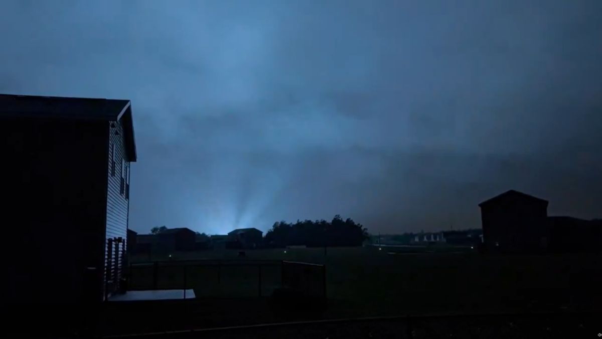 Hurricane Isaias batters Florida, leaves over 700,000 without power as Pensacola reports damage
