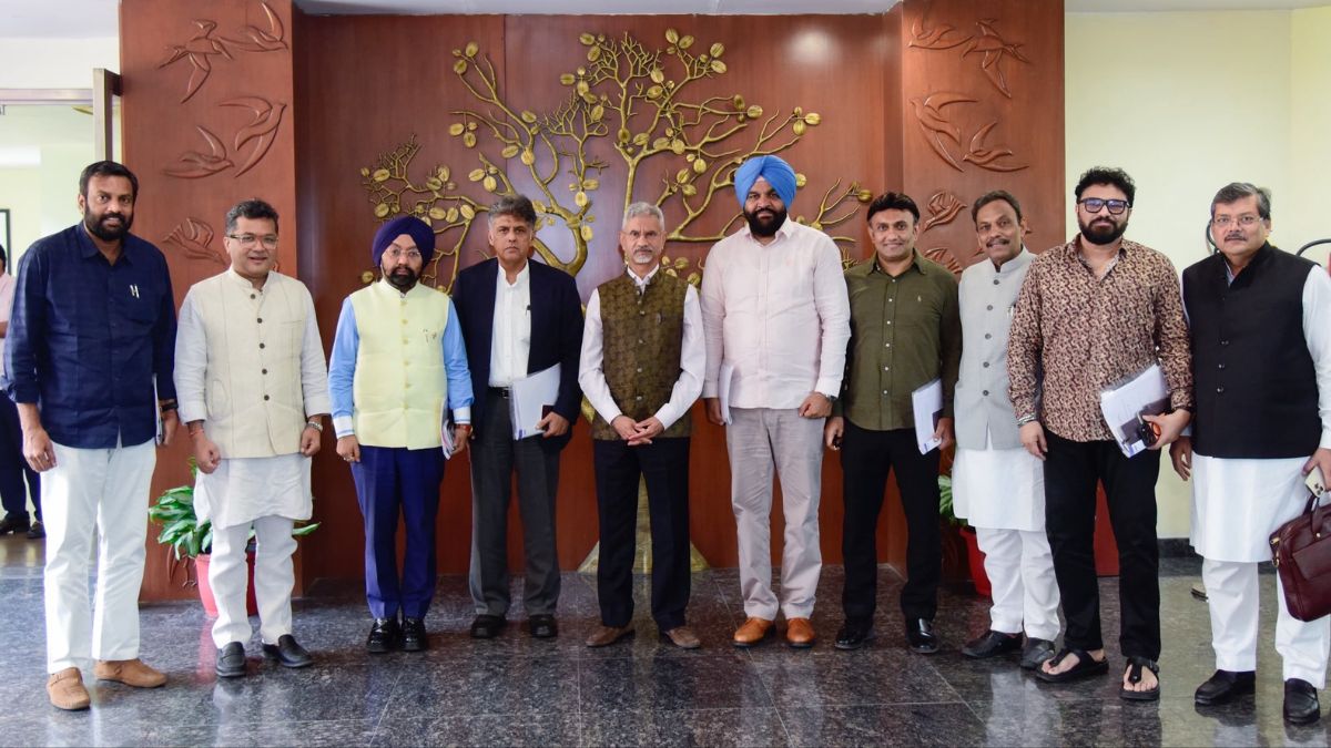 Jaishankar reviews India-Russia ties, with 55 Indians in Russian army still untraced