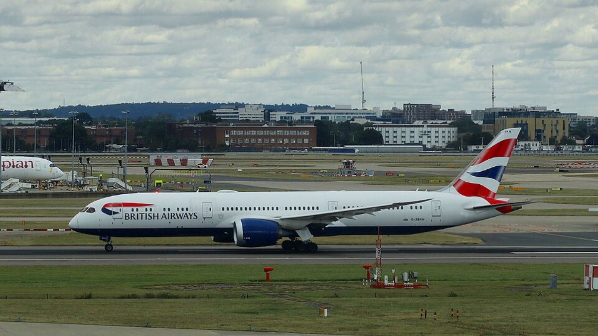 British Airways BA295 lands back at Heathrow after 28,000 foot emergency descent over Ireland